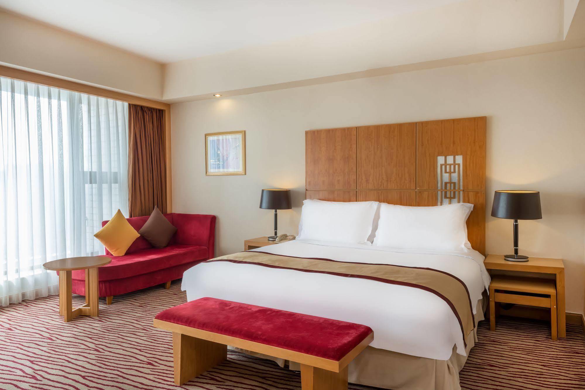 Crowne Plaza Zhanjiang Kang Yi, An Ihg Hotel Экстерьер фото